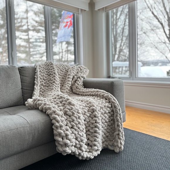 HANDMADE KNIT BLANKET 🧶 - Picture 3 of 4